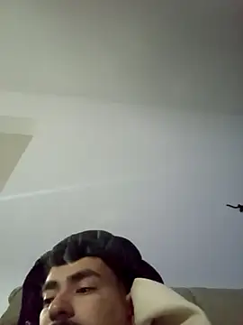 Snapshot of Santosgui14 chatting on 11-14-25, 11:24 Santosgui14 online show from 11-14-25, 11:24