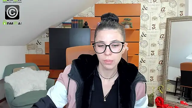 EmillyTaylor online show from 03-22-25, 04:45