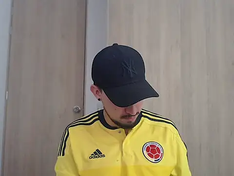 Snapshot of ChrisDamon chatting on 12-04-25, 11:30 ChrisDamon online show from 12-04-25, 11:30