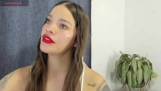 Snapshot of zoe69x chatting on 02-19-25, 02:44 zoe69x online show from 02-19-25, 02:44