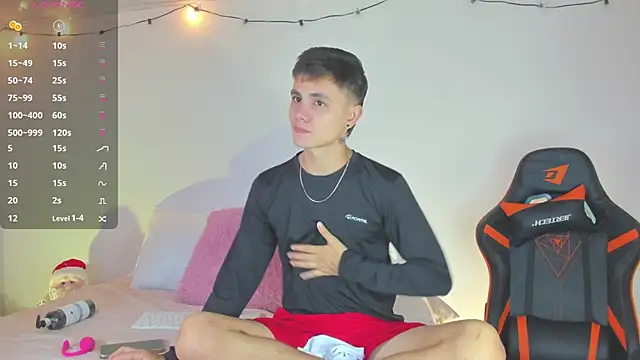 Snapshot of DustinLevine chatting on 12-03-24, 06:38 DustinLevine online show from 12-03-24, 06:38