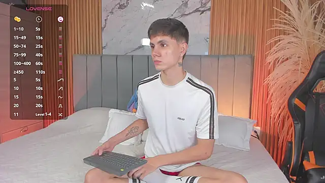 Snapshot of DustinLevine chatting on 02-20-26, 12:27 DustinLevine online show from 02-20-26, 12:27