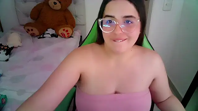 Snapshot of _alicia_z chatting on 12-01-24, 05:57 alicia z online show from 12-01-24, 05:57