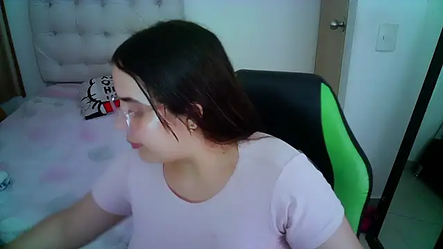 Snapshot of _alicia_z chatting on 12-03-24, 12:24 alicia z online show from 12-03-24, 12:24