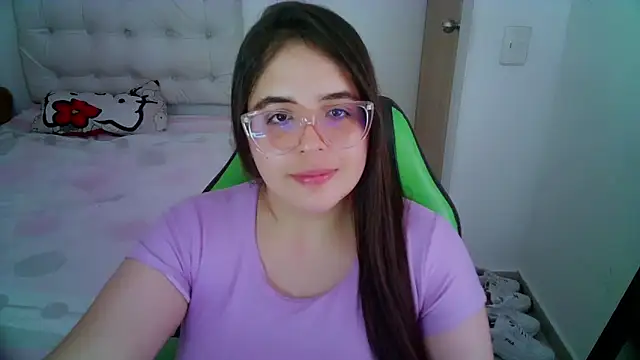 Snapshot of _alicia_z chatting on 12-13-24, 11:39 alicia z online show from 12-13-24, 11:39