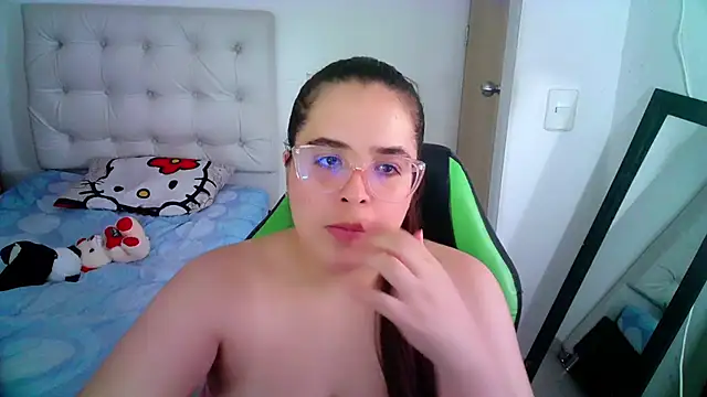 Snapshot of _alicia_z chatting on 12-20-24, 06:45 alicia z online show from 12-20-24, 06:45