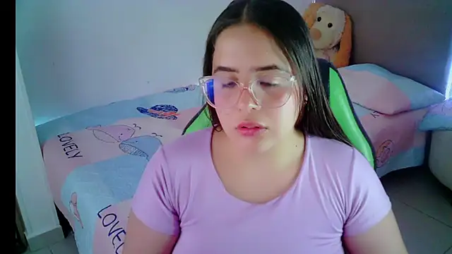 Snapshot of _alicia_z chatting on 01-19-25, 08:19 alicia z online show from 01-19-25, 08:19