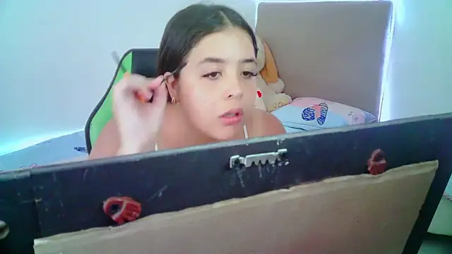 Snapshot of _alicia_z chatting on 01-21-25, 05:51 alicia z online show from 01-21-25, 05:51