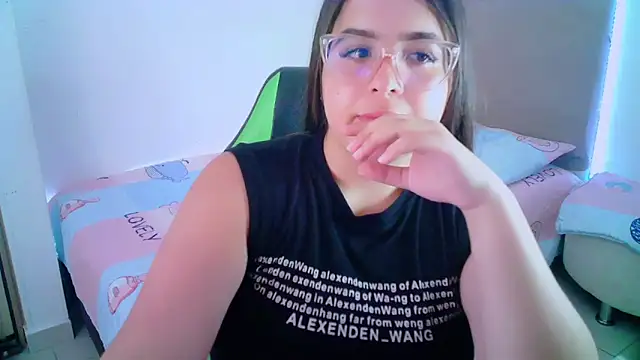 Snapshot of _alicia_z chatting on 01-28-25, 12:15 alicia z online show from 01-28-25, 12:15