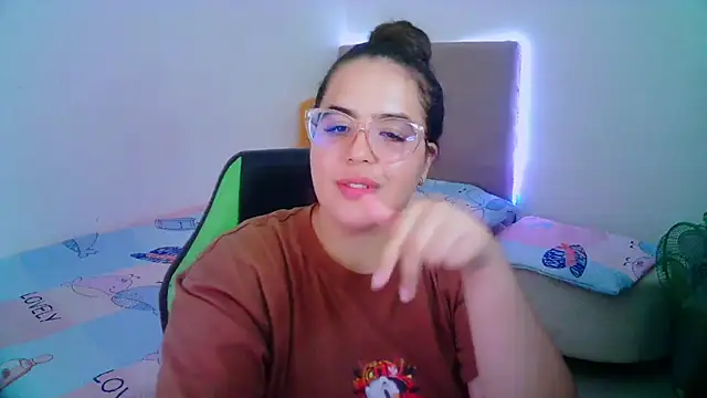 Snapshot of _alicia_z chatting on 02-03-25, 12:04 alicia z online show from 02-03-25, 12:04