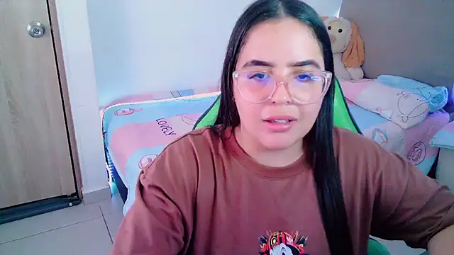 Snapshot of _alicia_z chatting on 02-05-25, 12:20 alicia z online show from 02-05-25, 12:20