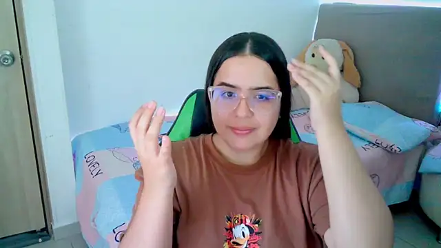 Snapshot of _alicia_z chatting on 02-18-25, 11:41 alicia z online show from 02-18-25, 11:41