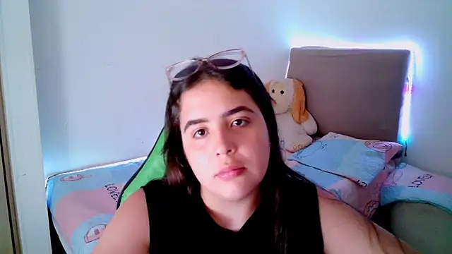 Snapshot of _alicia_z chatting on 02-19-25, 06:10 alicia z online show from 02-19-25, 06:10