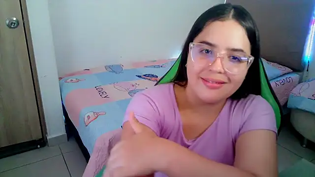 Snapshot of _alicia_z chatting on 02-22-25, 12:16 alicia z online show from 02-22-25, 12:16