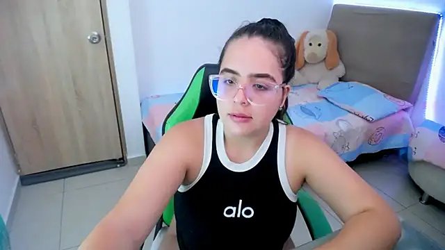 Snapshot of _alicia_z chatting on 02-26-25, 09:58 alicia z online show from 02-26-25, 09:58