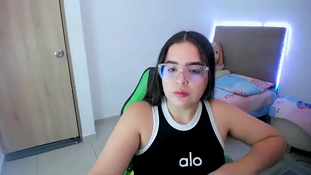 Snapshot of _alicia_z chatting on 03-17-25, 06:00 alicia z online show from 03-17-25, 06:00