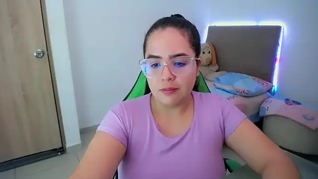 Snapshot of _alicia_z chatting on 03-20-25, 12:08 alicia z online show from 03-20-25, 12:08