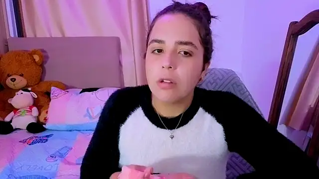 Snapshot of _alicia_z chatting on 02-15-26, 05:26 alicia z online show from 02-15-26, 05:26