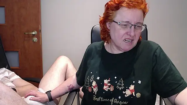 Snapshot of JoannaAndNeighbour chatting on 12-30-24, 08:47 JoannaAndNeighbour online show from 12-30-24, 08:47