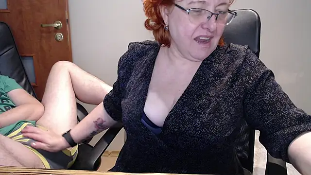 Snapshot of JoannaAndNeighbour chatting on 01-04-25, 03:28 JoannaAndNeighbour online show from 01-04-25, 03:28