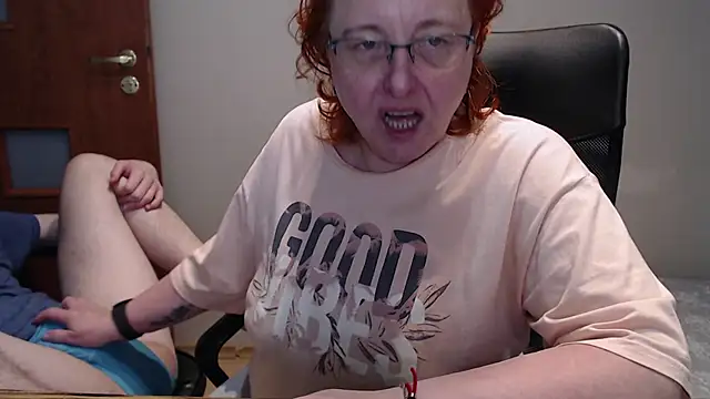 Snapshot of JoannaAndNeighbour chatting on 01-10-25, 09:23 JoannaAndNeighbour online show from 01-10-25, 09:23