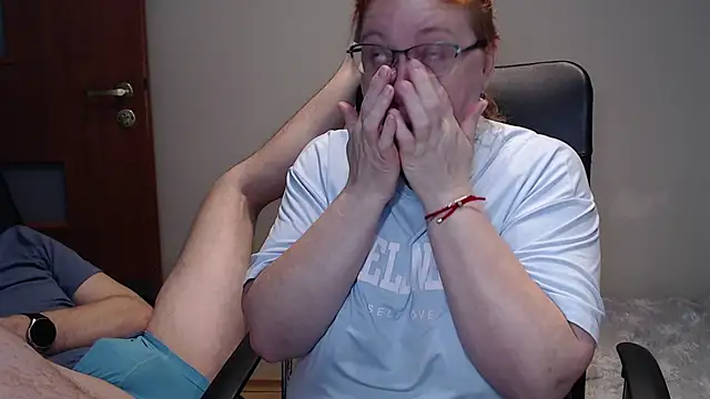 Snapshot of JoannaAndNeighbour chatting on 01-30-25, 07:39 JoannaAndNeighbour online show from 01-30-25, 07:39