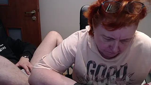 Snapshot of JoannaAndNeighbour chatting on 03-02-25, 11:18 JoannaAndNeighbour online show from 03-02-25, 11:18