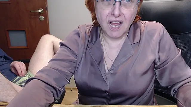 Snapshot of JoannaAndNeighbour chatting on 03-08-25, 04:28 JoannaAndNeighbour online show from 03-08-25, 04:28