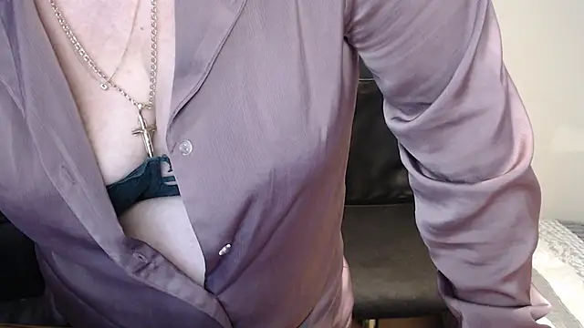 Snapshot of JoannaAndNeighbour chatting on 03-09-25, 04:11 JoannaAndNeighbour online show from 03-09-25, 04:11