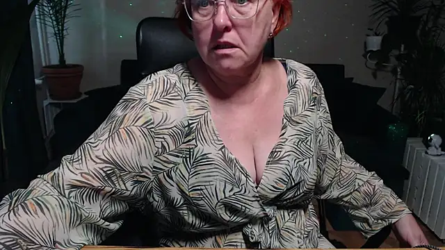 Snapshot of JoannaAndNeighbour chatting on 09-10-25, 07:41 JoannaAndNeighbour online show from 09-10-25, 07:41