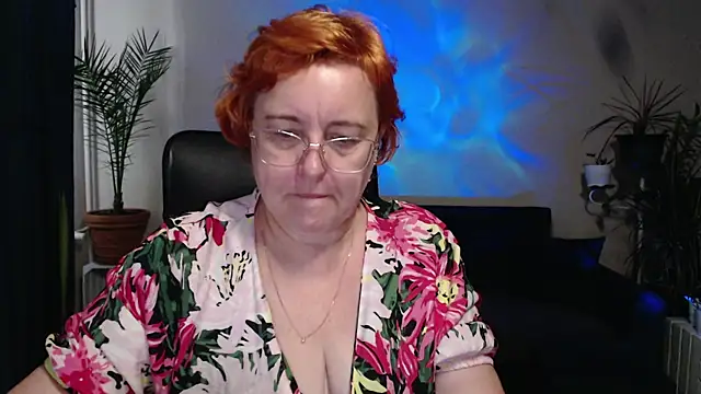 Snapshot of JoannaAndNeighbour chatting on 10-09-25, 10:02 JoannaAndNeighbour online show from 10-09-25, 10:02