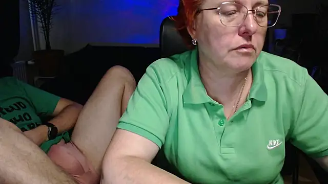 Snapshot of JoannaAndNeighbour chatting on 11-11-25, 09:20 JoannaAndNeighbour online show from 11-11-25, 09:20