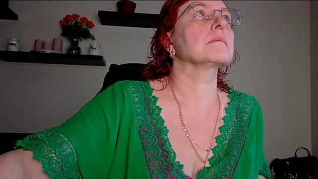 Snapshot of JoannaAndNeighbour chatting on 06-21-26, 09:01 JoannaAndNeighbour online show from 06-21-26, 09:01
