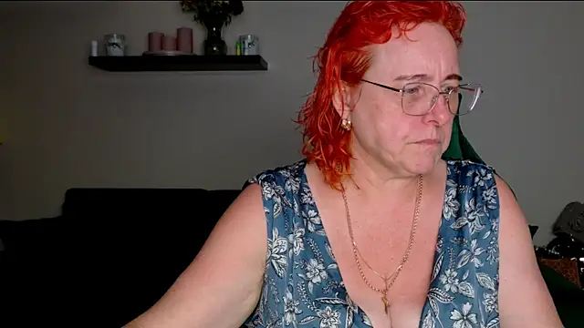 Snapshot of JoannaAndNeighbour chatting on 07-05-26, 02:24 JoannaAndNeighbour online show from 07-05-26, 02:24