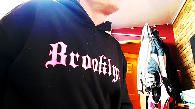 Fem-Boy40 online show from 04-05-26, 10:29