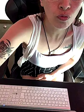 YumieCp online show from 10-09-25, 02:42