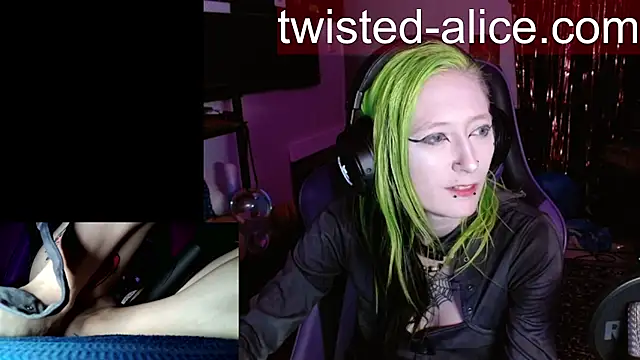 Snapshot of alicewonder09 chatting on 07-09-26, 03:21 alicewonder09 online show from 07-09-26, 03:21