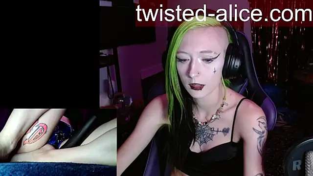 Snapshot of alicewonder09 chatting on 07-11-26, 03:20 alicewonder09 online show from 07-11-26, 03:20