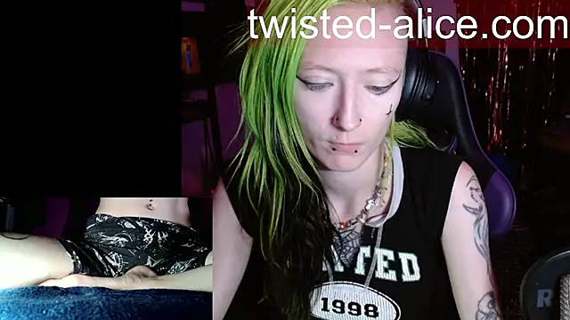 Snapshot of alicewonder09 chatting on 07-15-26, 03:34 alicewonder09 online show from 07-15-26, 03:34