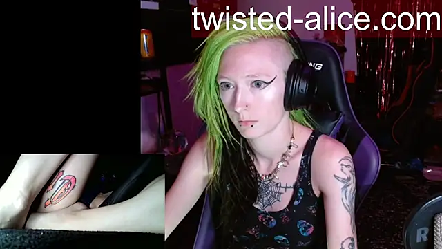 Snapshot of alicewonder09 chatting on 07-17-26, 03:13 alicewonder09 online show from 07-17-26, 03:13