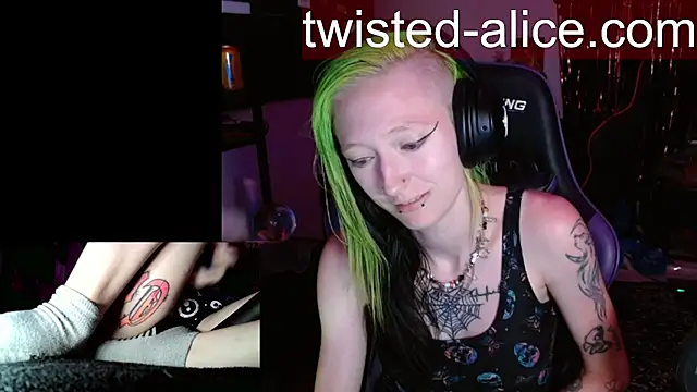 Snapshot of alicewonder09 chatting on 07-19-26, 02:59 alicewonder09 online show from 07-19-26, 02:59