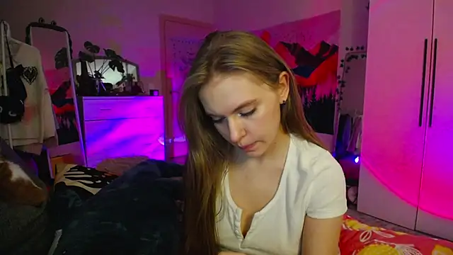 Snapshot of KittyNeon chatting on 12-20-24, 05:29 KittyNeon online show from 12-20-24, 05:29