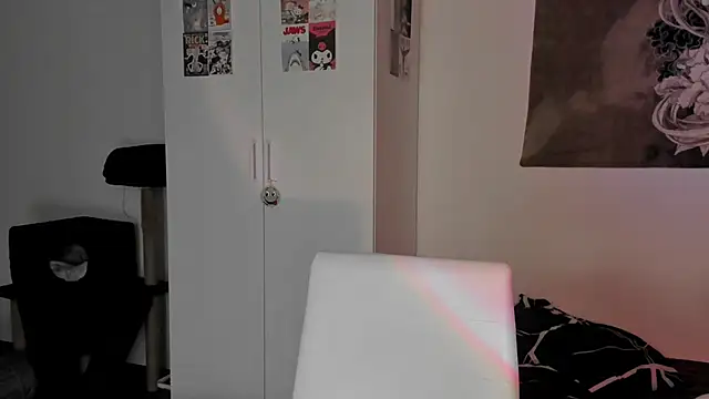 t0riayun0 online show from 12-05-24, 02:20