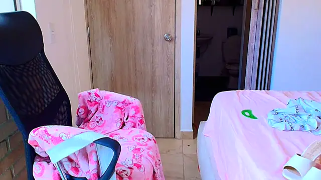 sara2520 online show from 12-13-25, 08:58