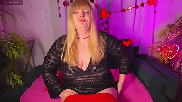 Snapshot of NicoleKind chatting on 02-15-25, 11:28 NicoleKind online show from 02-15-25, 11:28