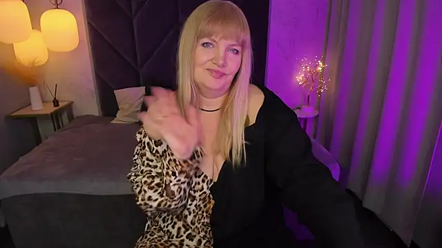 Snapshot of NicoleKind chatting on 02-28-25, 11:25 NicoleKind online show from 02-28-25, 11:25