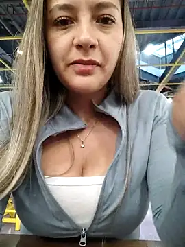Snapshot of alana_69 chatting on 06-25-26, 10:58 alana 69 online show from 06-25-26, 10:58