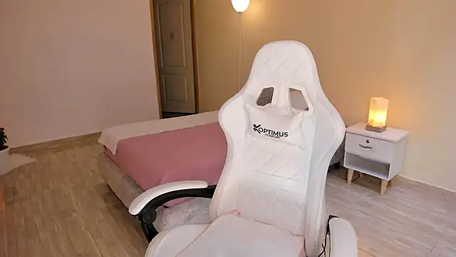 Snapshot of carleee_winter chatting on 03-05-25, 02:03 carleee winter online show from 03-05-25, 02:03