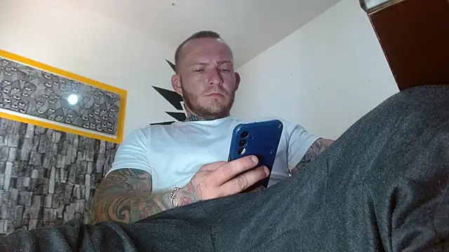 Snapshot of stripnolimits chatting on 10-23-25, 04:39 stripnolimits online show from 10-23-25, 04:39