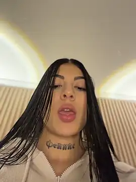 Sarasanders 4 online show from 04-17-26, 02:14